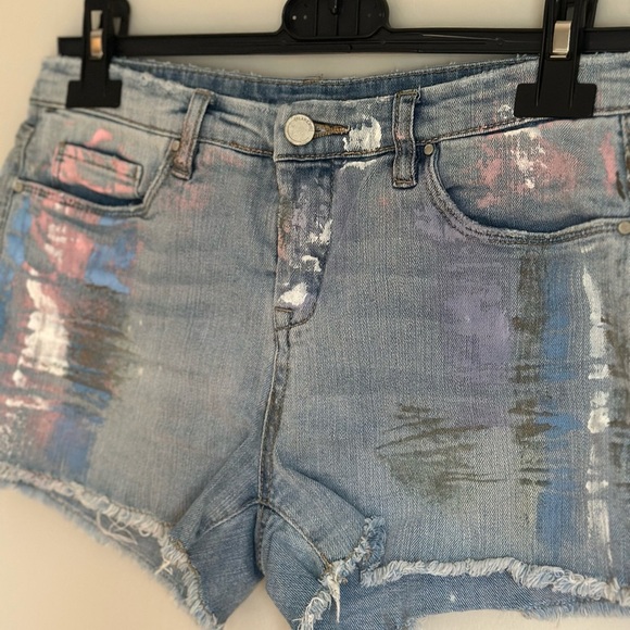 Blanknyc Girls' Paint Splattered Shorts, Light Wash, Denim Size 14, MSRP $58 - Picture 2 of 7